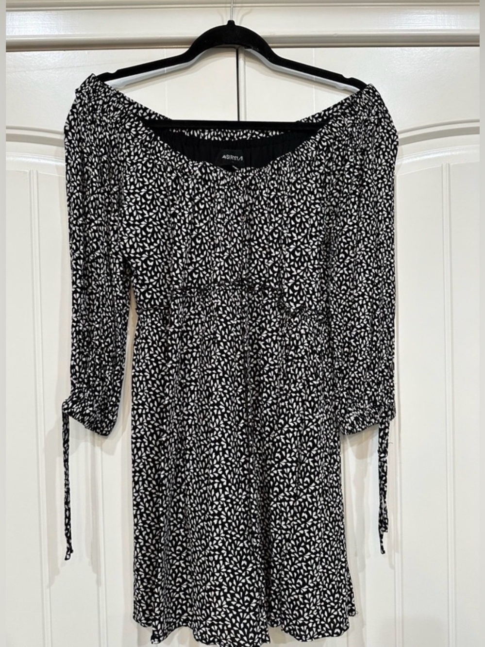 4SI3NNA Off the Shoulder Mini Dress